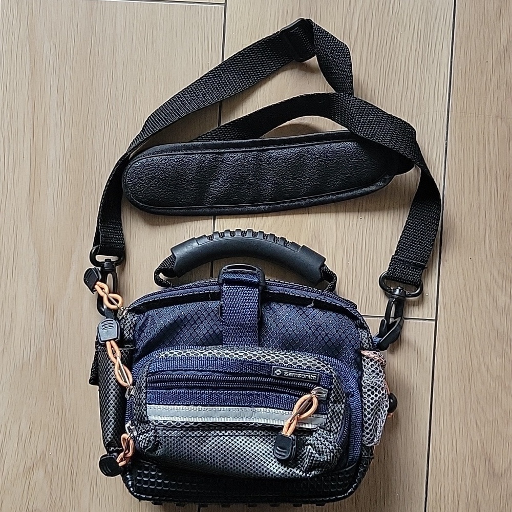 Samsonite (SB609BLU) Blue Multi-Pocket Digital Camera Bag - Picture 2 of 8
